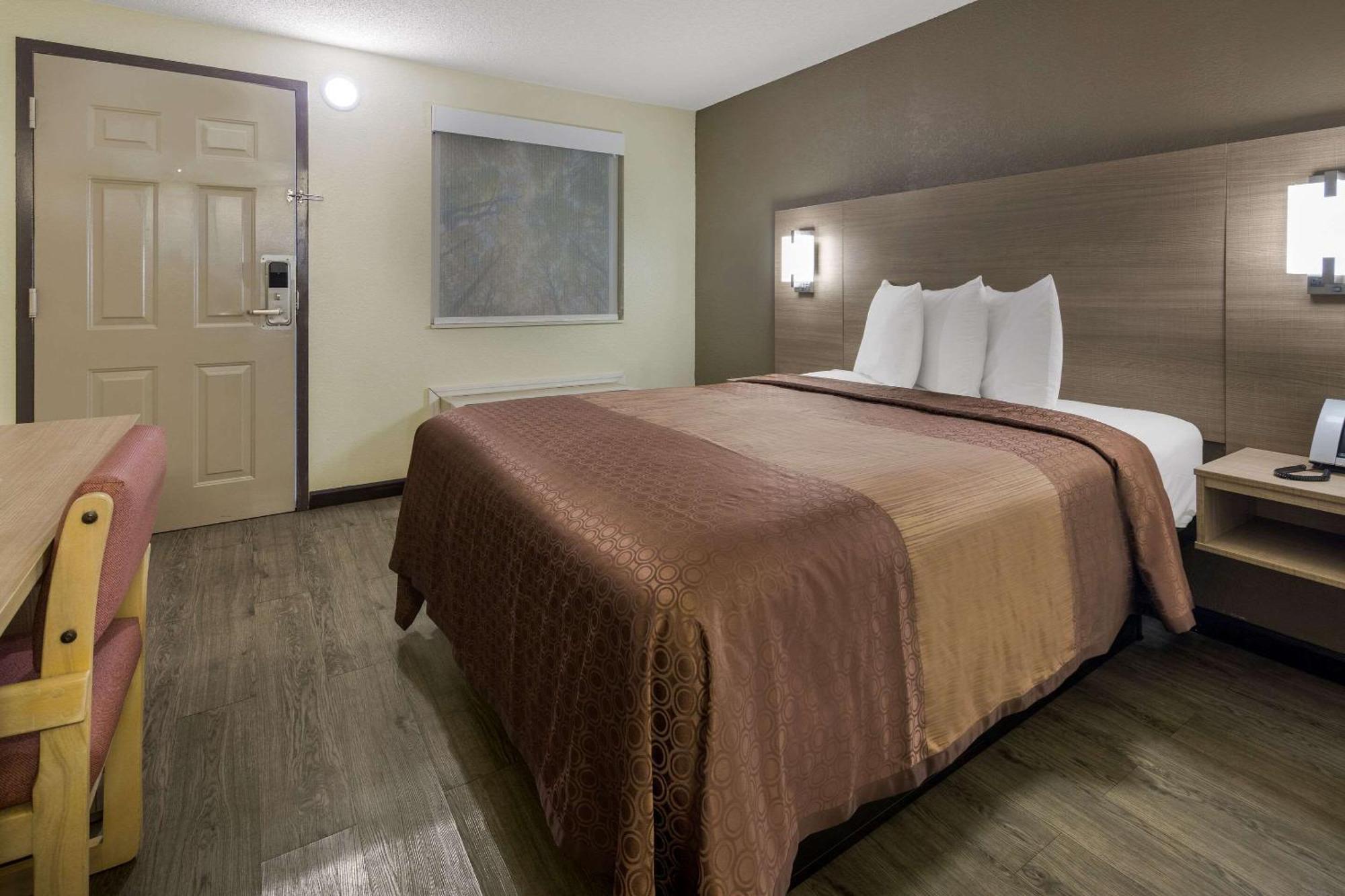 Rodeway Inn Elkton Екстер'єр фото