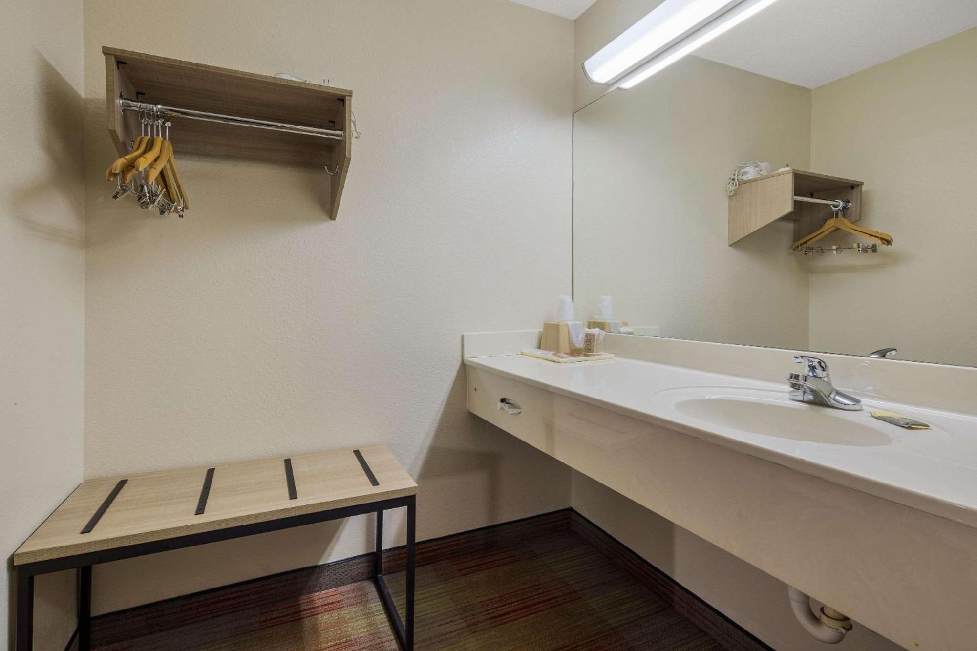 Rodeway Inn Elkton Екстер'єр фото