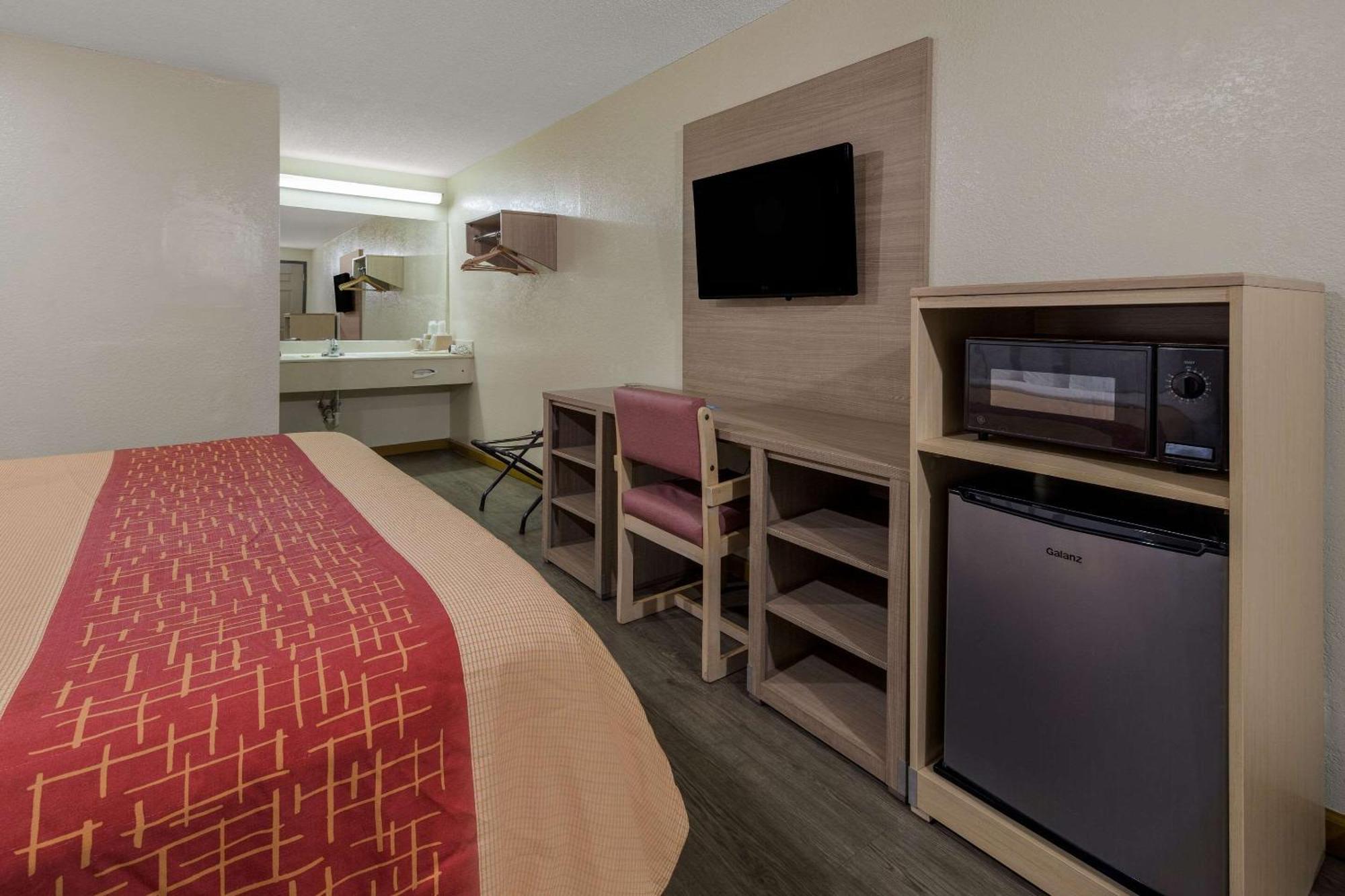 Rodeway Inn Elkton Екстер'єр фото