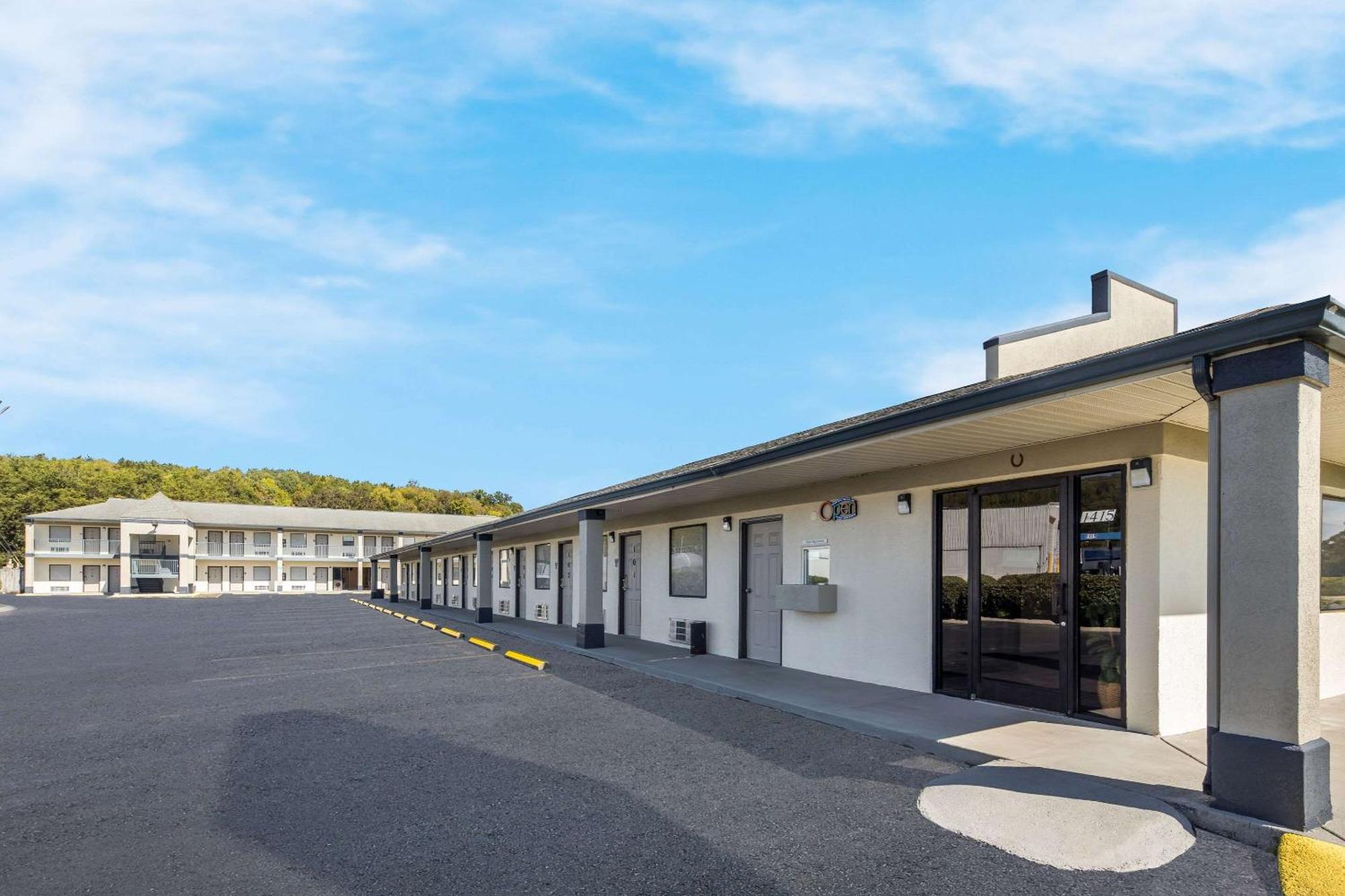 Rodeway Inn Elkton Екстер'єр фото