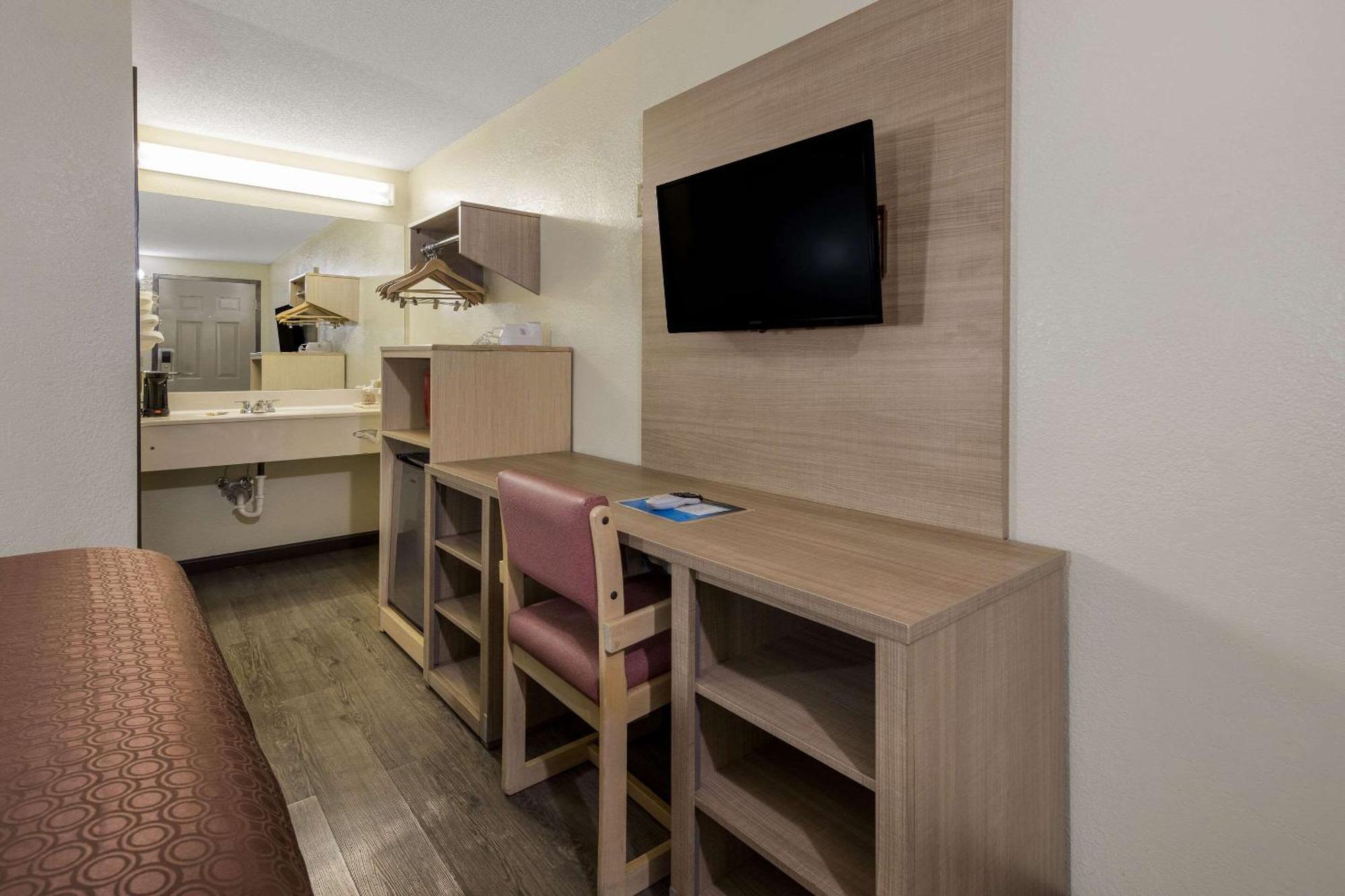 Rodeway Inn Elkton Екстер'єр фото