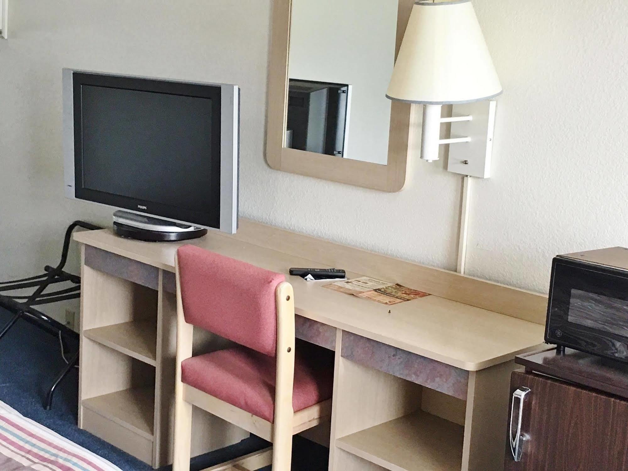 Rodeway Inn Elkton Екстер'єр фото