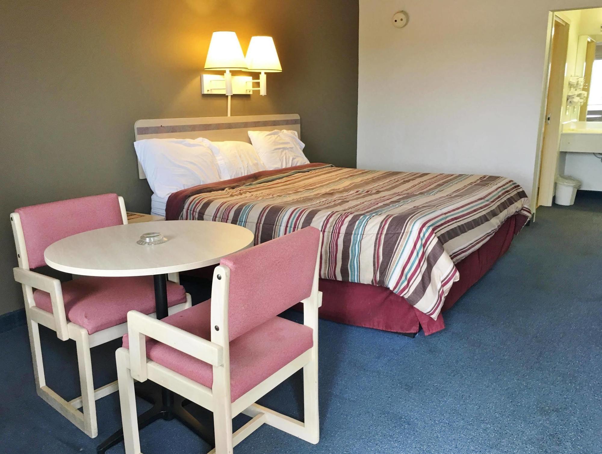Rodeway Inn Elkton Екстер'єр фото