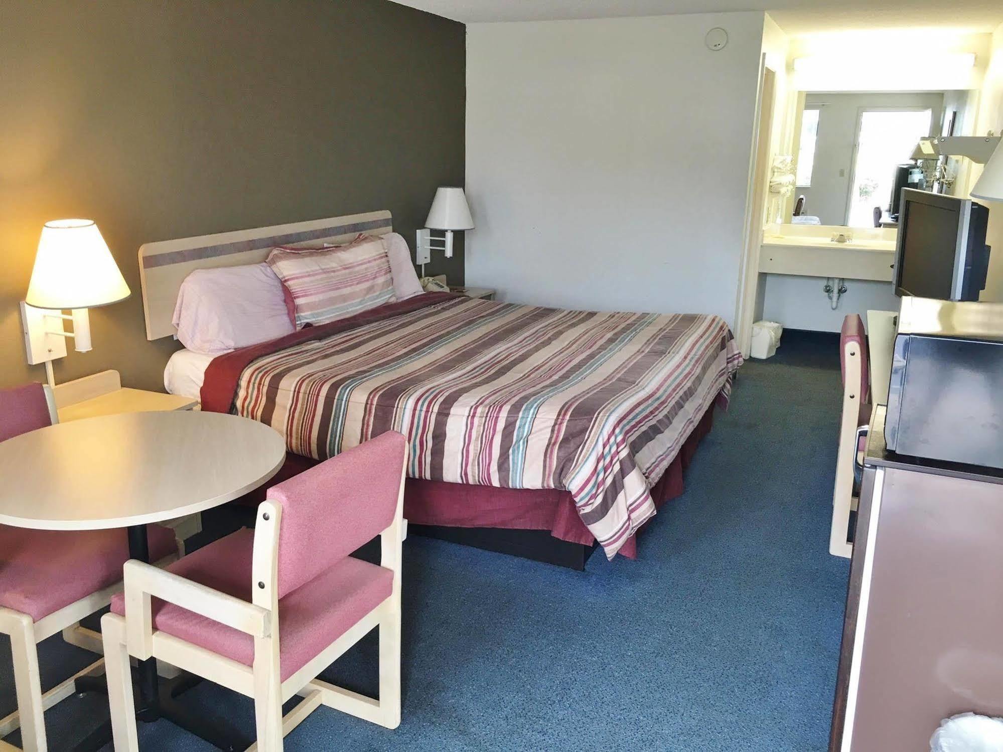 Rodeway Inn Elkton Екстер'єр фото