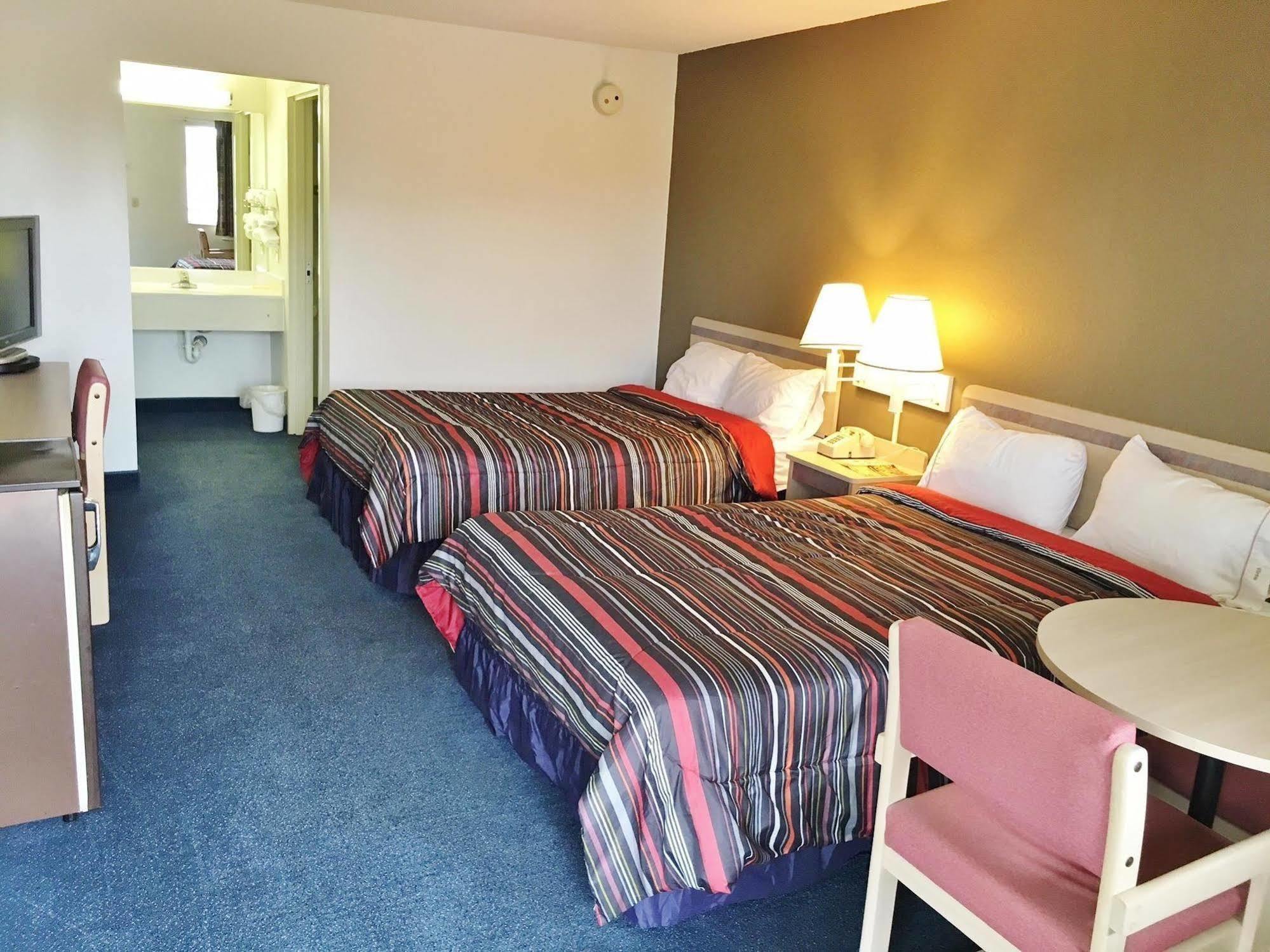 Rodeway Inn Elkton Екстер'єр фото