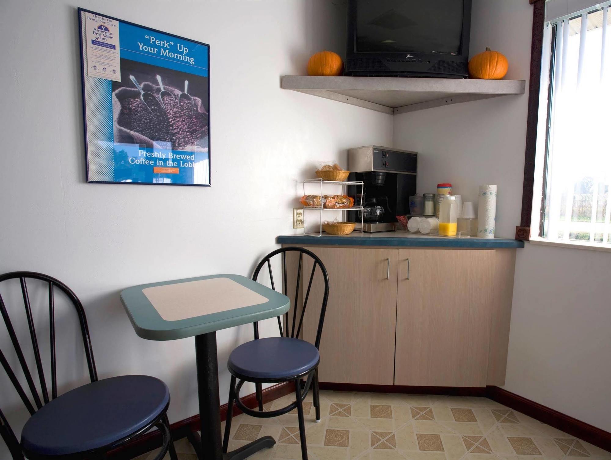 Rodeway Inn Elkton Екстер'єр фото