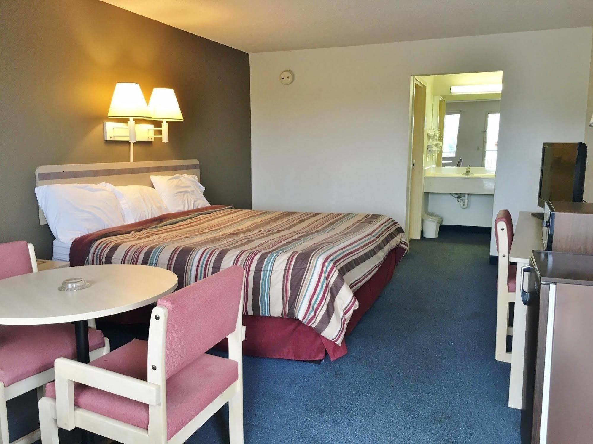 Rodeway Inn Elkton Екстер'єр фото