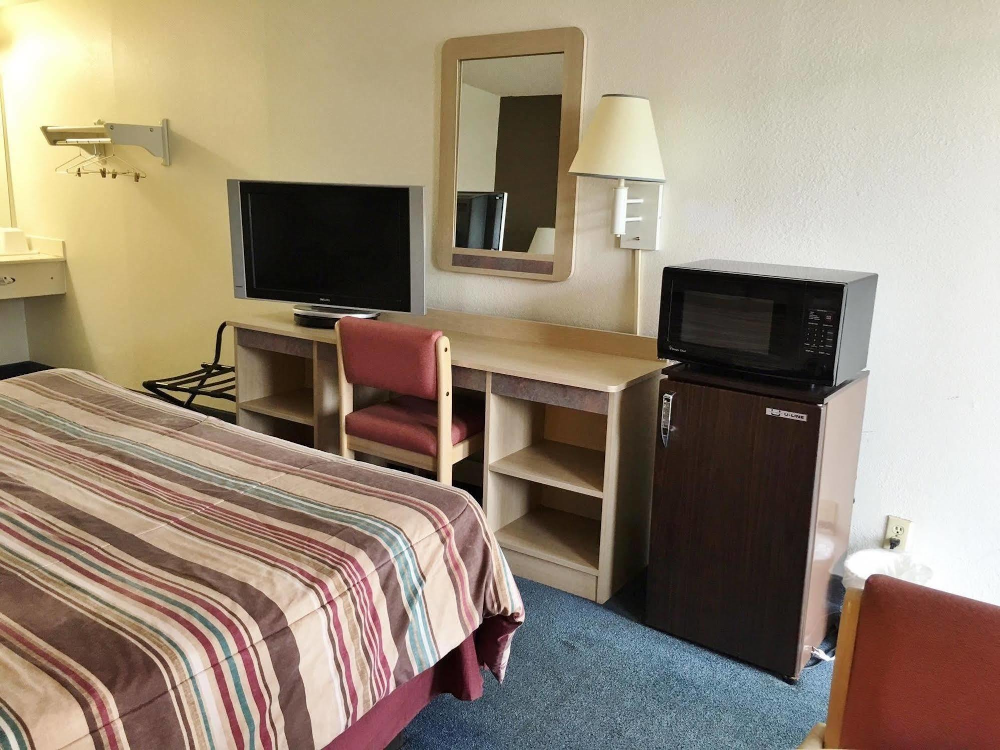 Rodeway Inn Elkton Екстер'єр фото
